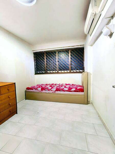 402 Fajar Road HDB Flat For Sale at S$ 600,000 | PropertyGuru Singapore - Bedroom