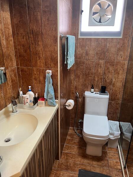 Master Bedroom bathroom 