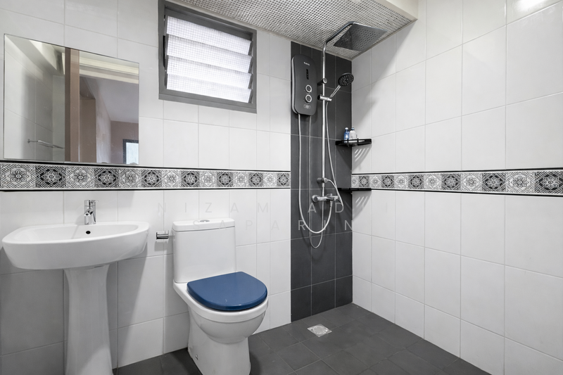 316D Punggol Way HDB Flat For Sale at S$ 698,000 | PropertyGuru Singapore - Bathroom