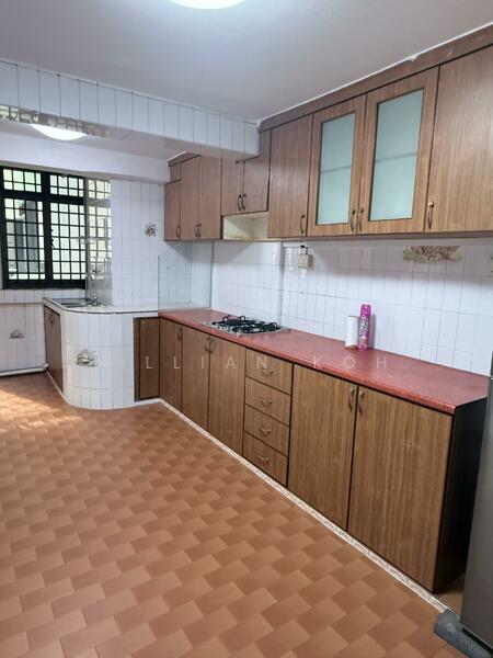 125 Lorong 1 Toa Payoh, 125 Lorong 1 Toa Payoh, 2 Bedrooms, 721 sqft, HDB Flat For Sale, by Lillian Koh, 60205004 - Kitchen - PropertyGuru.com.sg