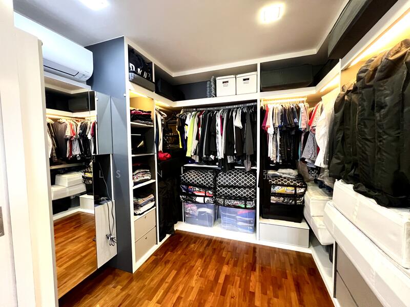 Walk-in closet