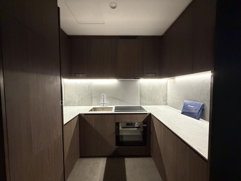 FUNCTIONAL KITCHEN w PREMIUM APPLIANCES!