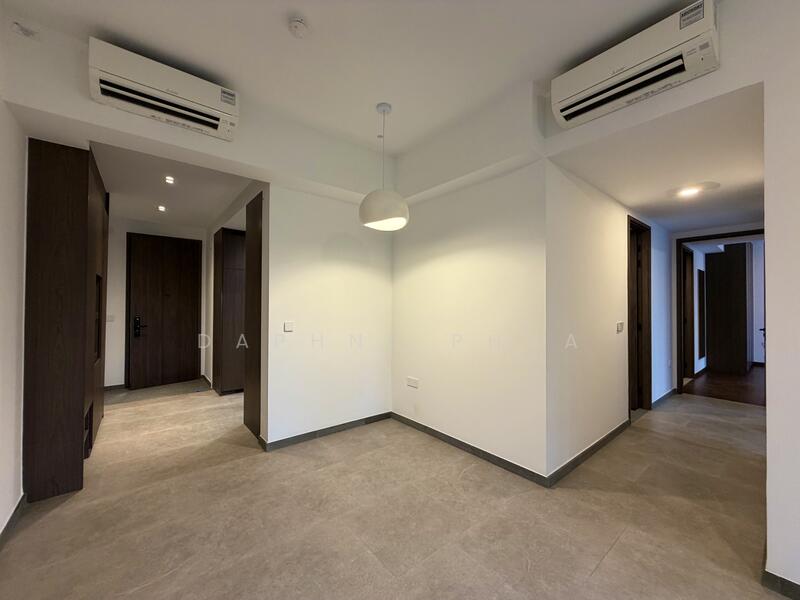 COSY DINING NOOK w MODERN PENDANT LIGHT