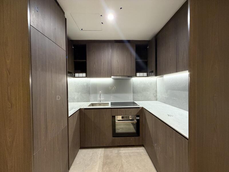 FUNCTIONAL KITCHEN w PREMIUM APPLIANCES!