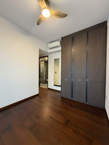 COZY MASTER SUITE : FULL HEIGHT WARDROBE