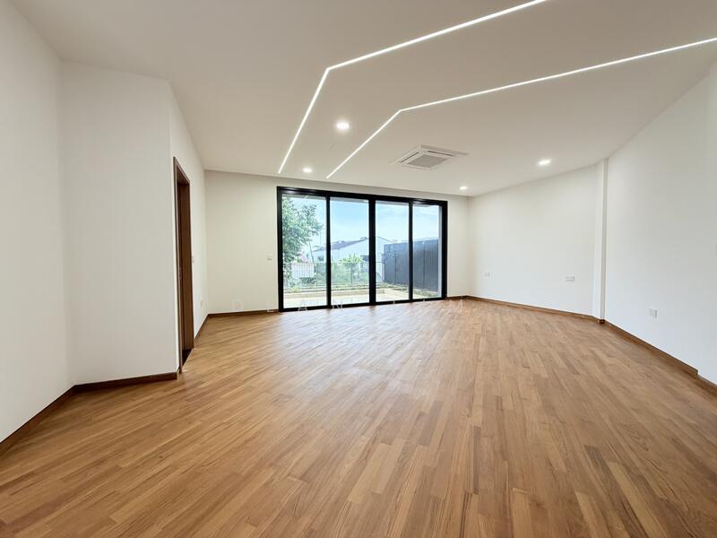 For Sale - ⭐️⭐️LANDED7772@ 3.5 Storey Semi-detached best buy. Brand New