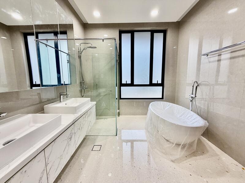 For Sale - ⭐️⭐️LANDED7772@ 3.5 Storey Semi-detached best buy. Brand New