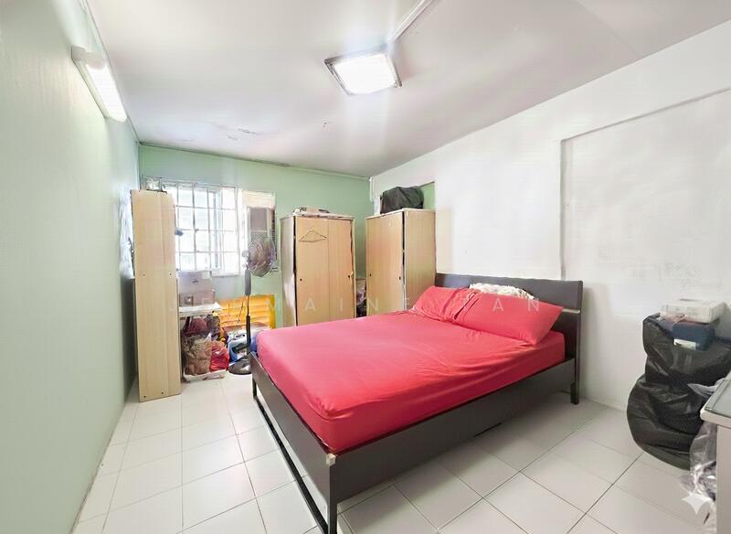 549 Jurong West Street 42 HDB Flat For Sale at S$ 720,000 | PropertyGuru Singapore - Bedroom