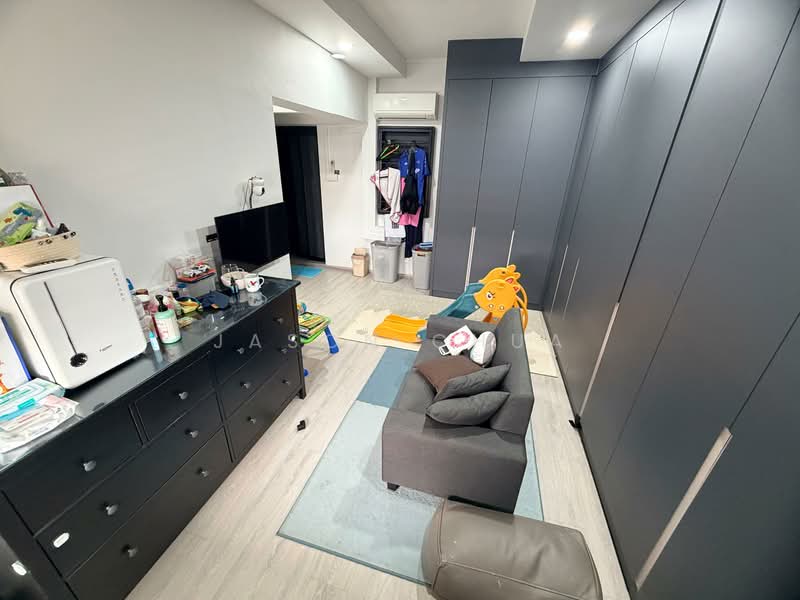 228C Compassvale Walk HDB Flat For Sale at S$ 828,000 | PropertyGuru Singapore - Bedroom