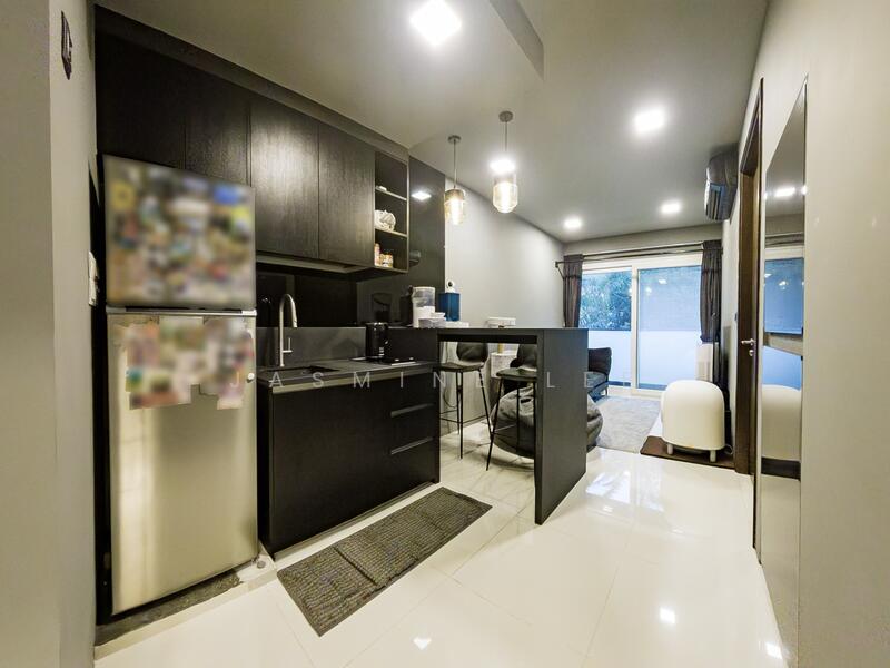 Kitchen with Breakfast Island