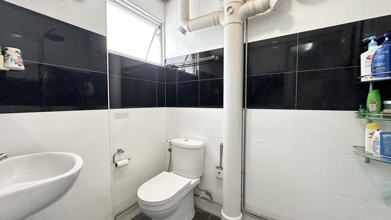 Blk 124 Paya Lebar Way, 5 Room For Sale