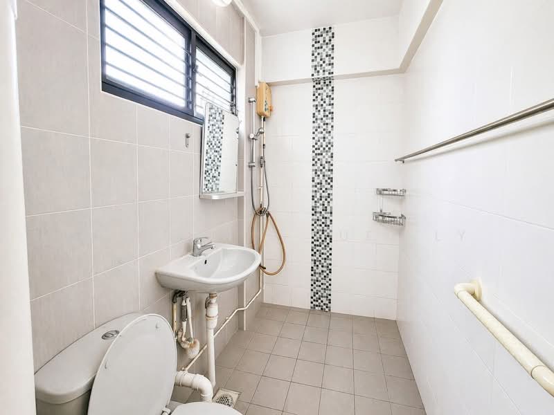 264 Tampines Street 21, 264 Tampines Street 21, 3 Bedrooms, 1,108 sqft, HDB Flat For Sale, by Stephanie Kuet LY, 60205608 - Bathroom - PropertyGuru.com.sg