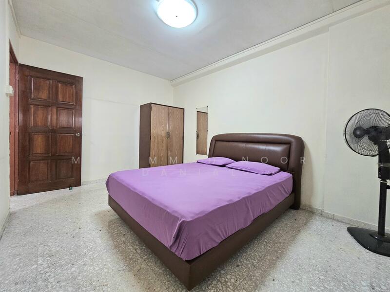 For Sale - 240 Tampines Street 21