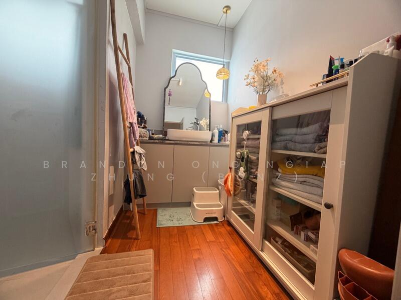 Master Bedroom - Ensuite Toilet