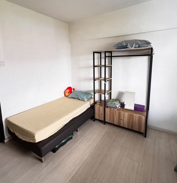 241 Bukit Batok East Avenue 5, 241 Bukit Batok East Avenue 5, Room Rental, 150 sqft, HDB Flat For Rent, by Connie Su, 60206190 - Bedroom - PropertyGuru.com.sg