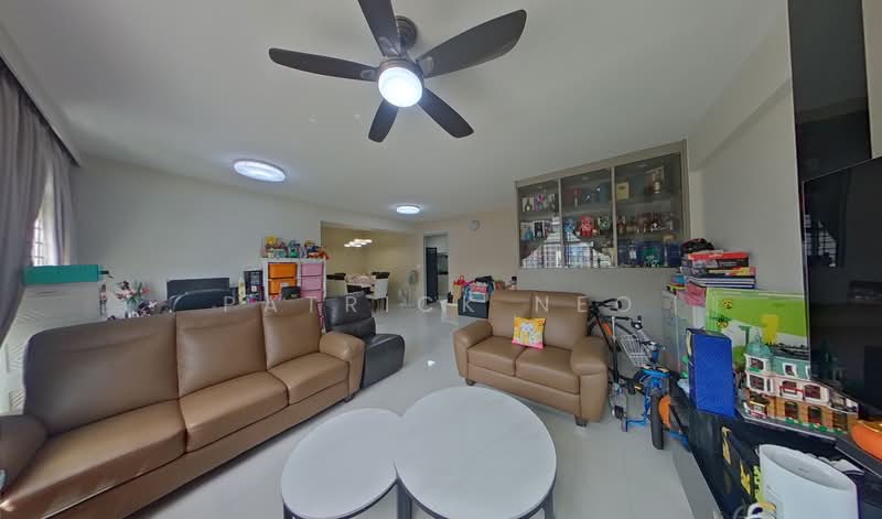 805D Keat Hong Close HDB Flat For Sale at S$ 738,000 | PropertyGuru Singapore - Living Room