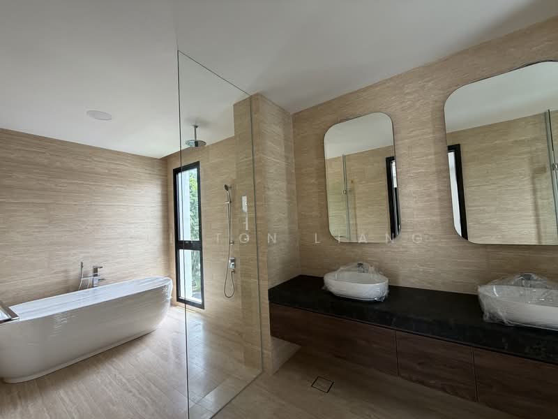 💯 Walk to Henry Park Pri Detached House For Sale at S$ 19,800,000 | PropertyGuru Singapore - Bathroom