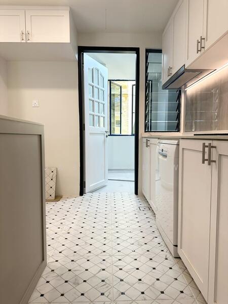 Kitchen to Service Yard