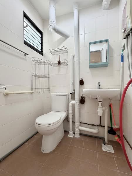103 Serangoon North Avenue 1, 103 Serangoon North Avenue 1, Room Rental, 300 sqft, HDB Flat For Rent, by Melvin Sim, 60206374 - Bathroom - PropertyGuru.com.sg