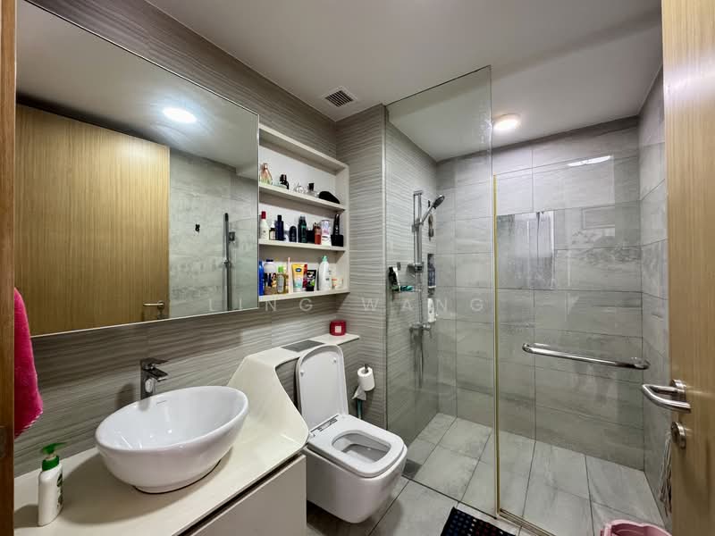 High Park Residences, 31 Fernvale Road, 2 Bedrooms, 581 sqft, Condominium For Rent, by LING WANG, 60206577 - Bathroom - PropertyGuru.com.sg