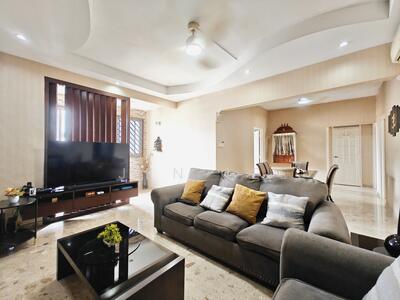 For Sale - Large 5-room HDB near Simei MRT High Floor Unblocked View