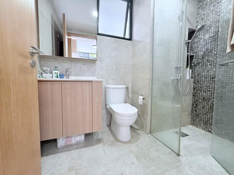 La Fiesta, 58 Sengkang Square, Hougang / Punggol / Sengkang, 3 Bedrooms, 1,001 sqft, Condominium For Sale, by Elise Liew, 60206913 - Bathroom - PropertyGuru.com.sg