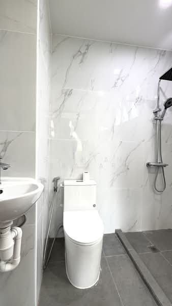 Taipan Regency, 161 Haig Road, 3 Bedrooms, 1,195 sqft, Apartment For Sale, by Sofhian Jaafar, 60206965 - Bathroom - PropertyGuru.com.sg