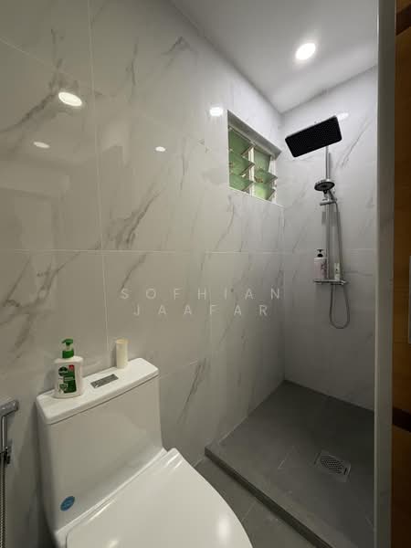 Taipan Regency, 161 Haig Road, 3 Bedrooms, 1,195 sqft, Apartment For Sale, by Sofhian Jaafar, 60206965 - Bathroom - PropertyGuru.com.sg