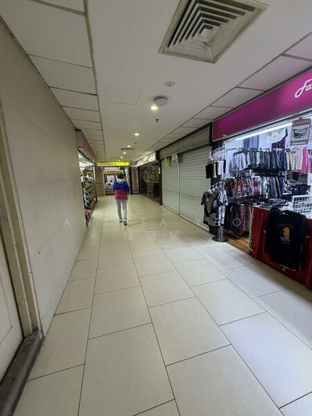 Lucky Plaza, 304 Orchard Road, 549 sqft, Mall Shop For Rent, by Anthea Yeo 杨丽娇, 60207199 - Corridor - CommercialGuru.com.sg