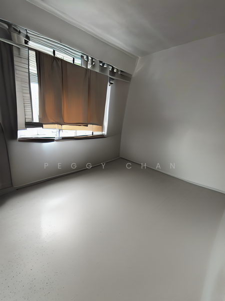 Common room (de-cluttered)