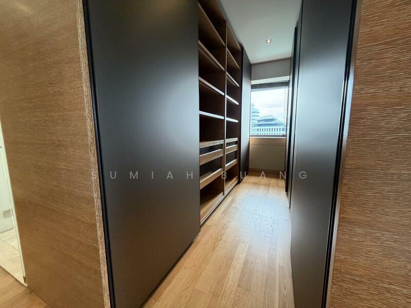 Walk-in Wardrobe