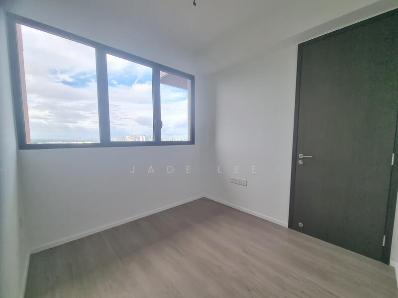 Spacious Common bedroom fits Queen bed