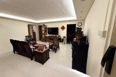 For Sale - 611 Hougang Avenue 8