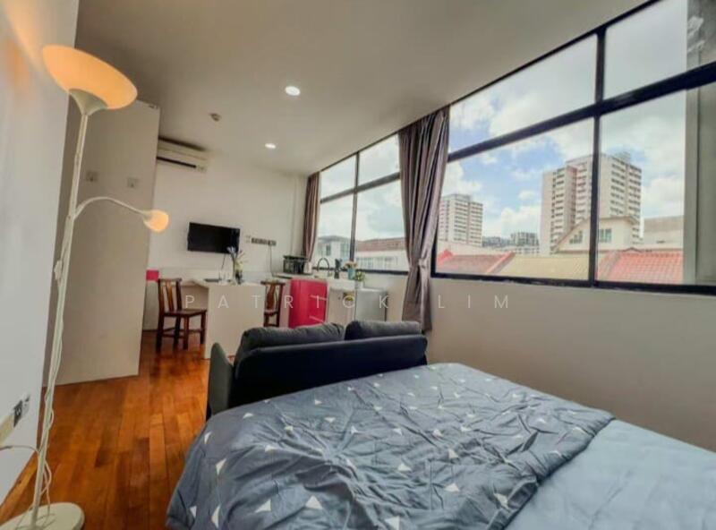 Spacious Bedroom with Queen bed