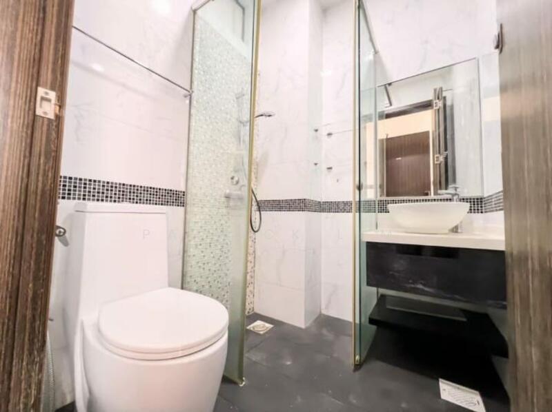 Hotel styles standard toilet