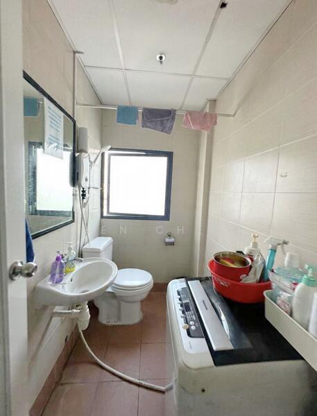 Tradehub 21, 18 Boon Lay Way, 1,259 sqft, Light Industrial (B1) For Sale, by Ben Chew, 60208199 - CommercialGuru.com.sg