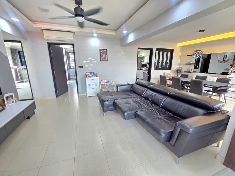 488A Tampines Avenue 9 HDB Flat For Sale at S$ 750,000 | PropertyGuru Singapore - Living Room