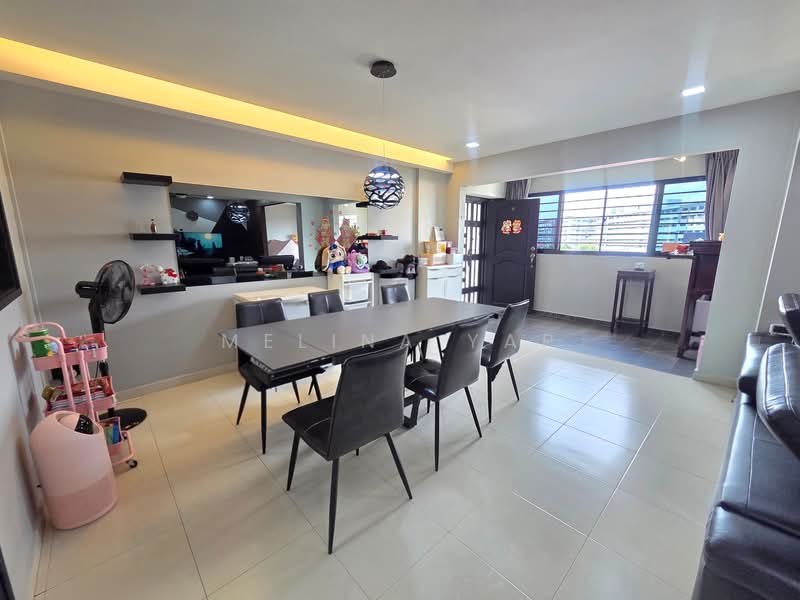 488A Tampines Avenue 9 HDB Flat For Sale at S$ 750,000 | PropertyGuru Singapore - Dining Room