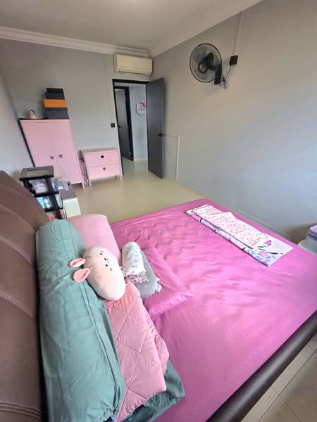 488A Tampines Avenue 9 HDB Flat For Sale at S$ 750,000 | PropertyGuru Singapore - Bedroom