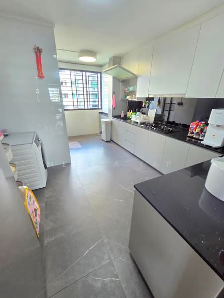 488A Tampines Avenue 9 HDB Flat For Sale at S$ 750,000 | PropertyGuru Singapore - Kitchen