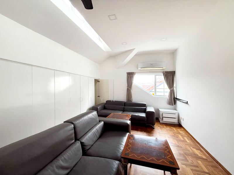 For Rent - King’s road semi detached house