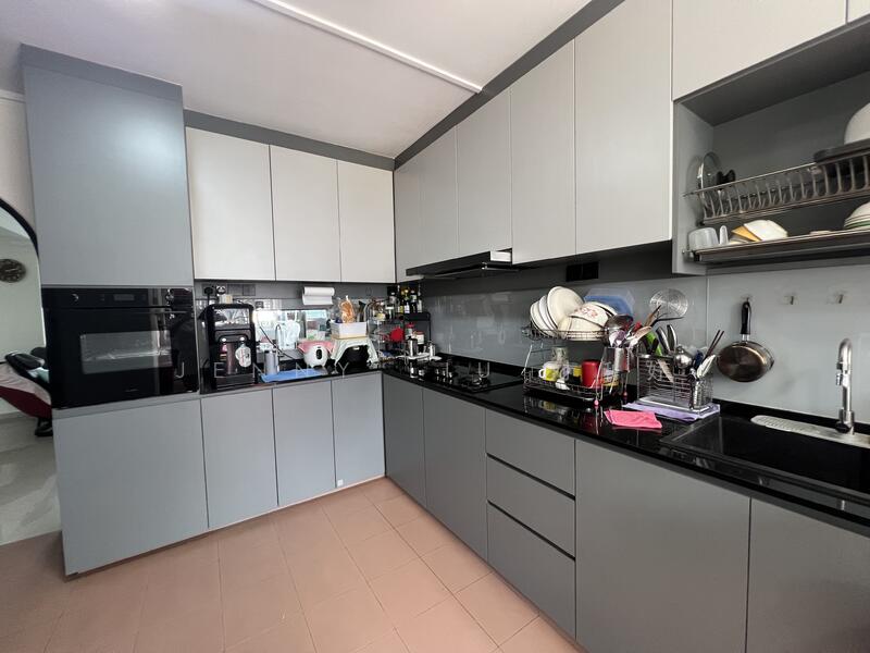 Kitchen Open Direct dish out to Dinning