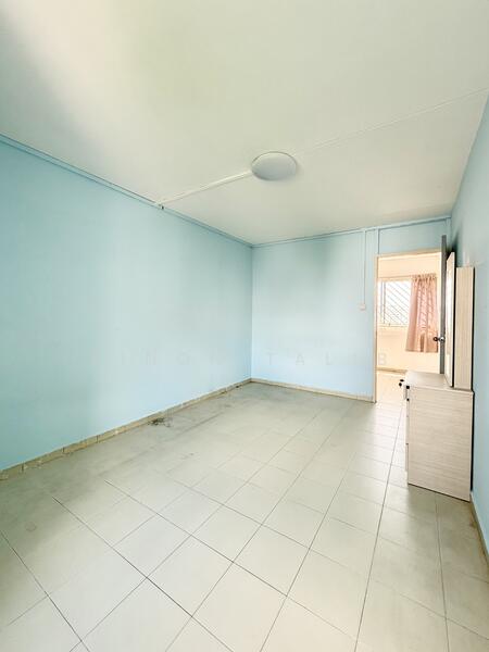 For Sale - 879 Tampines Avenue 8