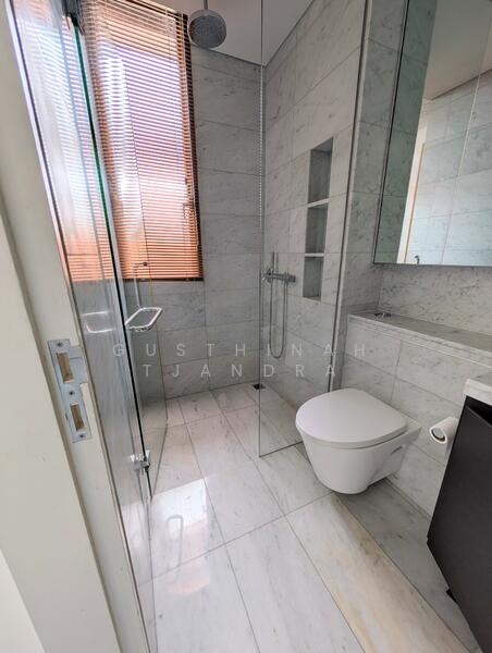 Junior master - bathroom