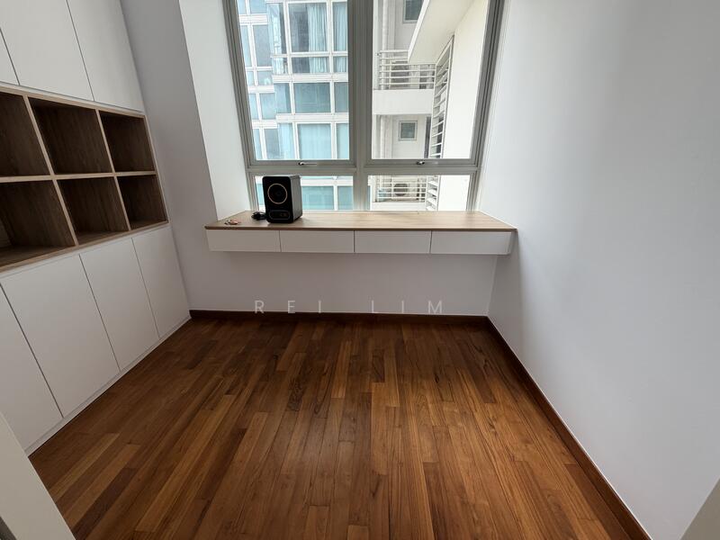 Master ensuite study