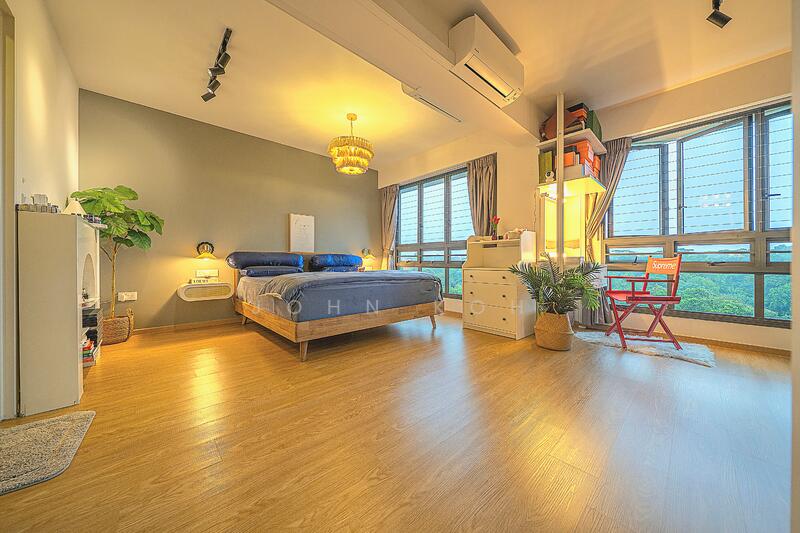 Huge cosy master bedroom