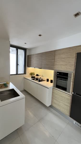 Concourse Skyline, 296 Beach Road, 2 Bedrooms, 1,173 sqft, Condominium For Sale, by Bryan Tian, 60208686 - Kitchen - PropertyGuru.com.sg