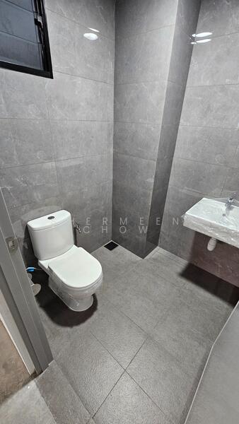 Food Vision @ Mandai, 21 Mandai Estate, 1,722 sqft, Factory / Workshop (B2) For Rent, by Shermeen Chow, 60208803 - Bathroom - CommercialGuru.com.sg