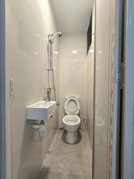 AMO Residence, 23 Ang Mo Kio Rise, 4 Bedrooms, 1,292 sqft, Condominium For Rent, by Sally Ong, 60208934 - Bathroom - PropertyGuru.com.sg