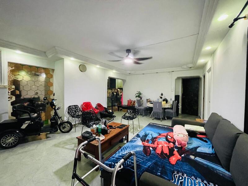 For Sale - 407 Sembawang Drive